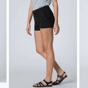 DUER Women's Live Lite Adventure Shorts in Black, Size 31